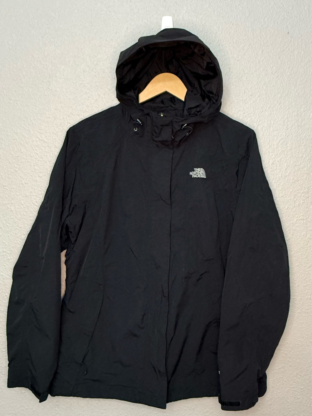 The North Face | Woman’s HyVent Hooded Jacket | A7QT Black | Size Large